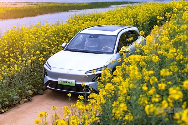 响应“地球一小时”活动 五菱发布星光S用户减碳成绩单！5亿购车补贴赋能绿色出行