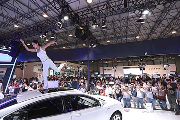 全民乐享汽车嘉年华 武汉汽车文化节以“礼”相待