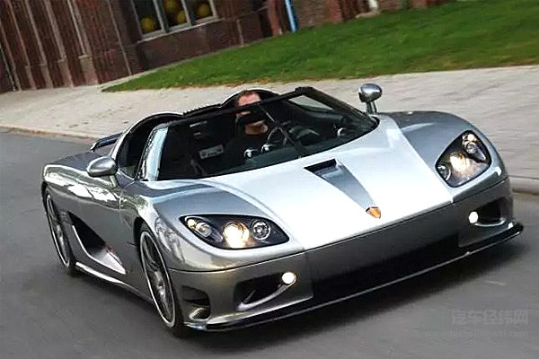 ​这些速度狂魔飚起来， 直升机连他们的尾灯都看不到