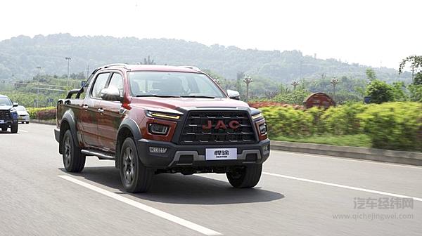 驾驶TA会上瘾 高端悍途皮卡的霸气和高性能很具“攻击性”