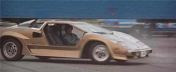 一个黄金时代，被藏在了那些港片的车里