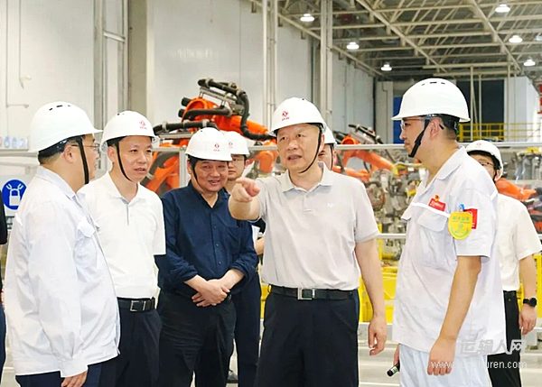 楊青調研東風股份襄陽基地