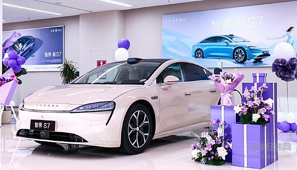 30万级纯电车型二选一 智界S7与阿维塔12谁的含华量更高？