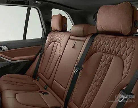 2022款奔驰GLE与宝马X5接连登场 再次上演贴身肉搏战