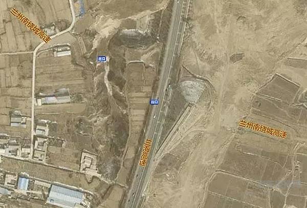 惊心动魄！大货车失控 兰州南收费站重大交通事故…