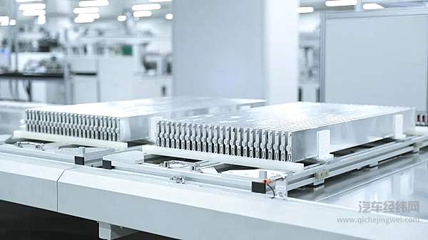 比亚迪刀片电池解决消费者最关心的安全痛点