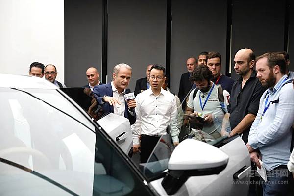 比亚迪全球设计总监沃尔夫冈·艾格与媒体分享设计理念