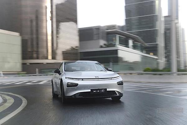 借着特斯拉Model 3的强势带领 高端智能电动车挺进20万元战场