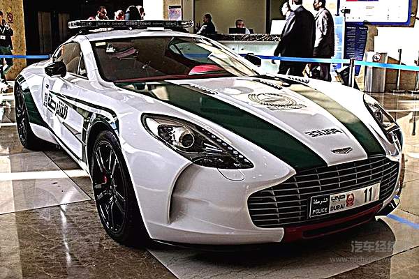 这个魔幻的地方 不开豪车就追不上那些开豪车的罪犯