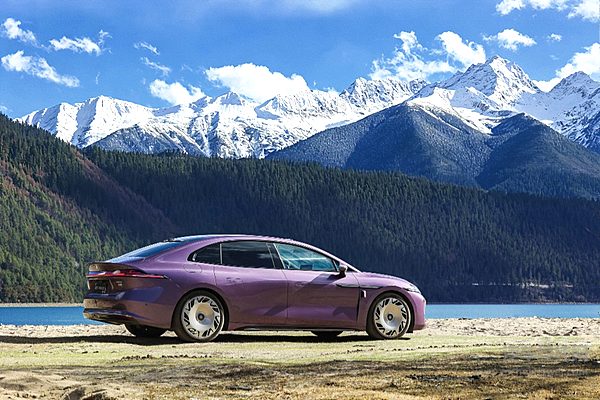 增程式中大型轿车二选一 阿维塔12与昊铂A800谁更强？