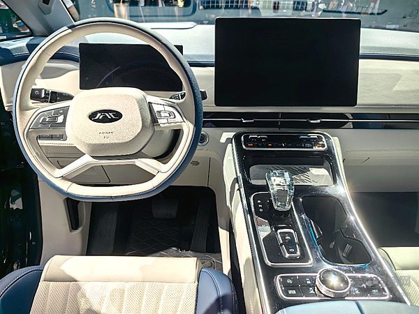 江淮瑞风RF8鸿蒙版上市 有华为就有销量？