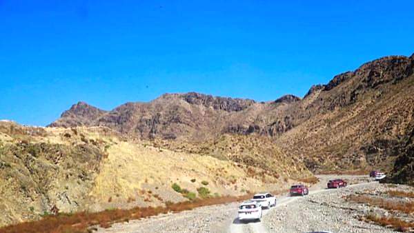 不改装的比亚迪插混SUV家族征战阿拉善！