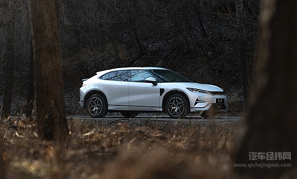 比亚迪发力智驾力推全民普及 与华为相比谁更强？