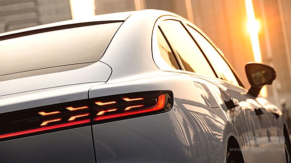 月销突破3000+ 性能不输BBA岚图要怎样才能实现超越？