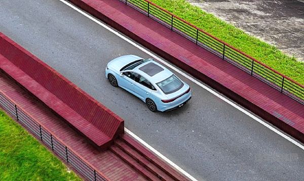 百公里亏电油耗2.9L综合续航2100km 秦L真的完胜银河L6吗？