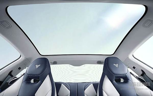 哪吒GT携手荷兰女王专属设计师发布中国首个SSDRESSCODE