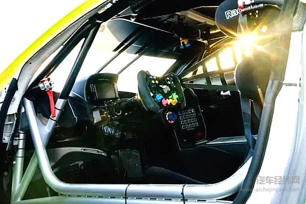 全新Vantage GTE实力登场，续写赛道荣耀