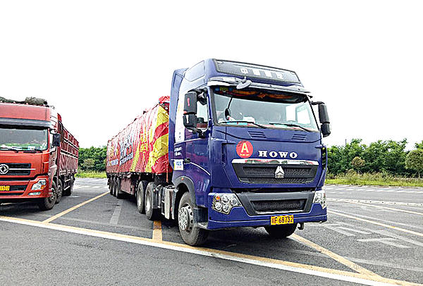 2017重汽实况挑战赛“人山人海” 新军张俊涛斩获成都冠军  