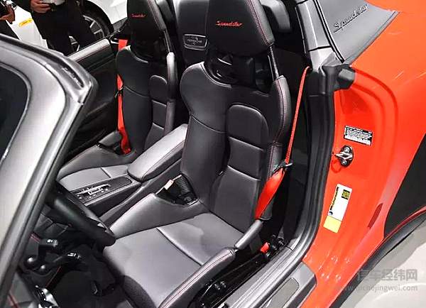 最新款保时捷 911 Speedster 使用的Recaro座椅