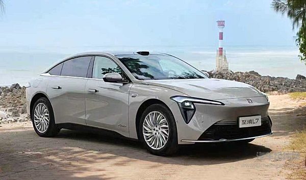 20万预算 别克至境L7能否挑战风云A9L？