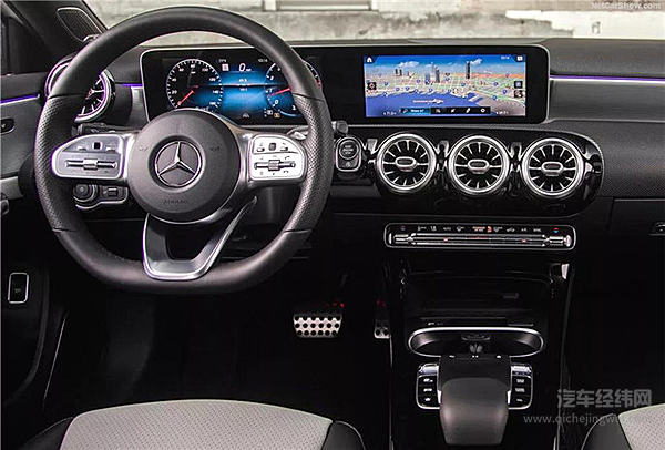 汽车内饰革命：从大屏、多屏走向无屏