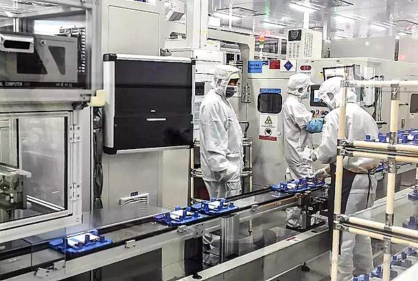 宁德时代、松下“鹬蚌相争” 主机厂坐收渔利