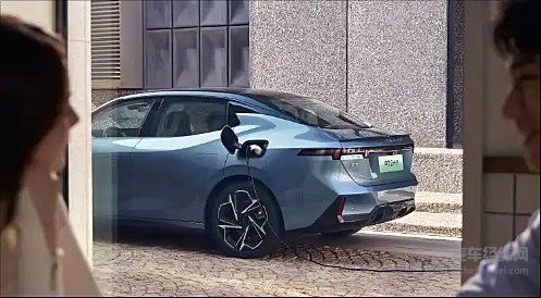 领克07 EM-P与哪吒S 谁能真正“硬控”到你？