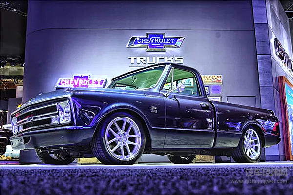 皮卡、肌肉车的狂欢，是底特律的孤单