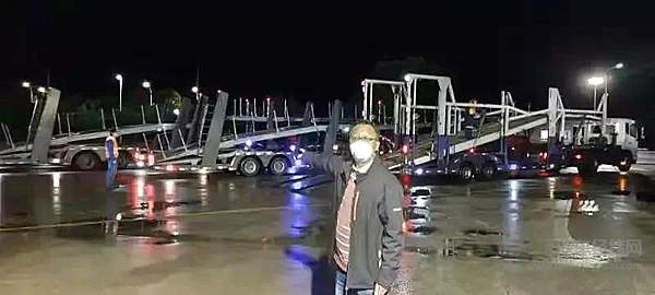 福建奔驰深夜发运负压救护车基型车