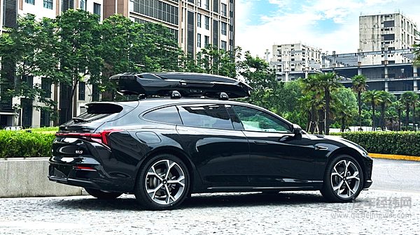 哪吒S猎装版主打低价高配 能否平替极氪001？