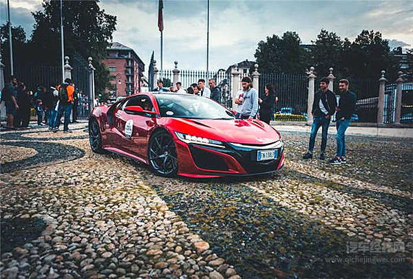 亲临2018都灵车展，在城堡与公园中跟意大利车迷疯狂一把