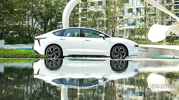 雷诺江铃羿：能否在纯电当道的时代闯出一片天？