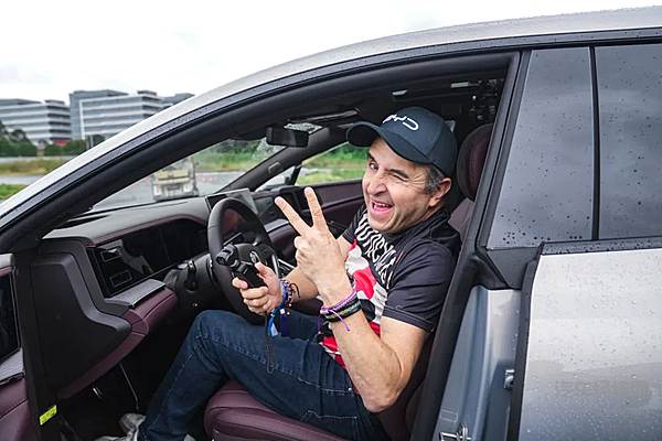 全球13国媒体走进比亚迪 共庆30周年领略新能源技术风采