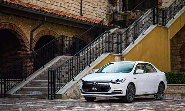 禁售燃油车的脚步越来越近 中外车企加速布局新能源！