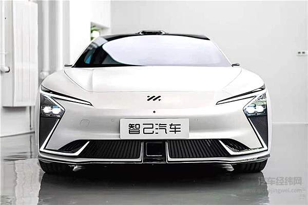 对标全球顶尖水平 上汽与Momenta联手打造自动驾驶“中国方案”