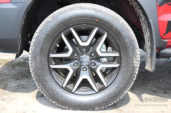 驾驶TA会上瘾 高端悍途皮卡的霸气和高性能很具“攻击性”