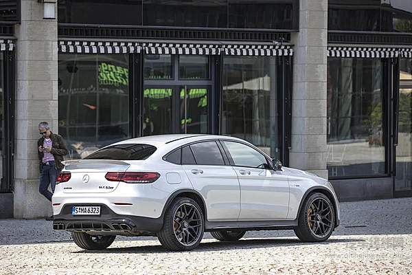 新一代梅赛德斯-AMG GLC 63 4MATIC+ SUV及轿跑SUV重磅上市