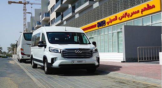 服务迪拜世博会中国馆的上汽大通MAXUS G50、V90