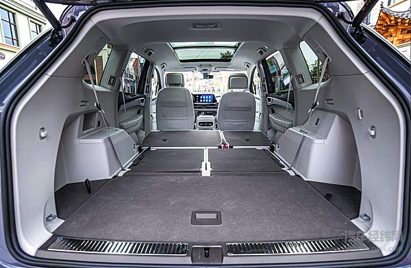 一汽-大众首款大型SUV揽境古都西安震撼上市 售价29.99-39.99万