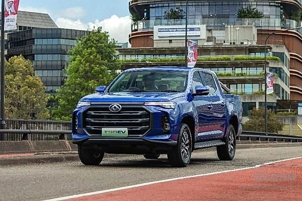 上汽大通MAXUS纯电动轻客EV30、EV90和纯电皮卡T90 EV在海外