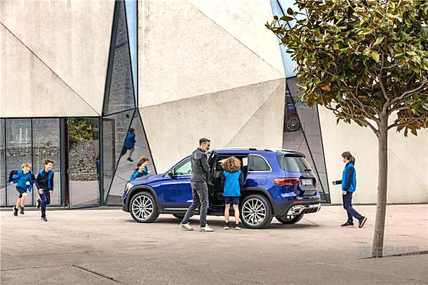 备战广州车展 奔驰GLB再次正面刚宝马奥迪！