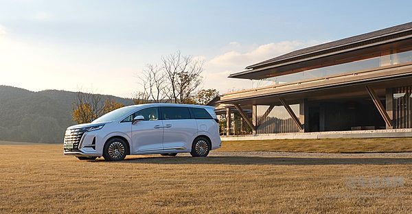 风格类似定位不同 瑞风RF8插混版能否挑战腾势D9？