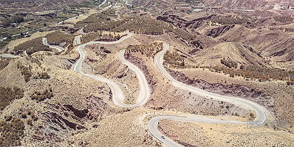 不挑战极寒却探索48℃高温沙漠 迈凯伦720S：我们不一样