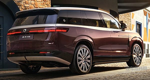 正月初四 享界S9、岚图泰山、腾势N9谁才是“显眼包”？