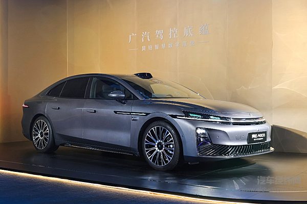 25万级中大型轿车二选一 昊铂A800对决汉L你选择哪一款？​