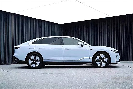 变相降价+权益升级 国家队真能赢在未来？