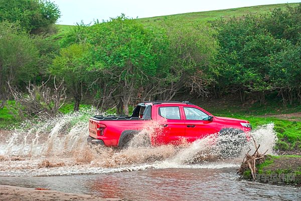 16.99万元起 运动型越野皮卡长安览拓者·探索版上市