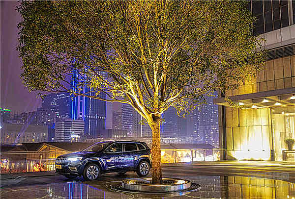 带火了分体式大灯后 全新Jeep自由光却不玩了！