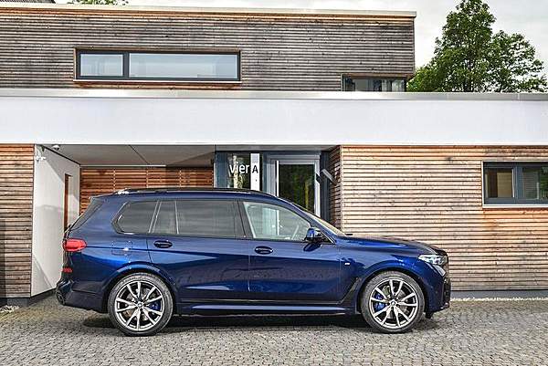 宝马X7在D级SUV市场发起攻势 部分车型价格上调