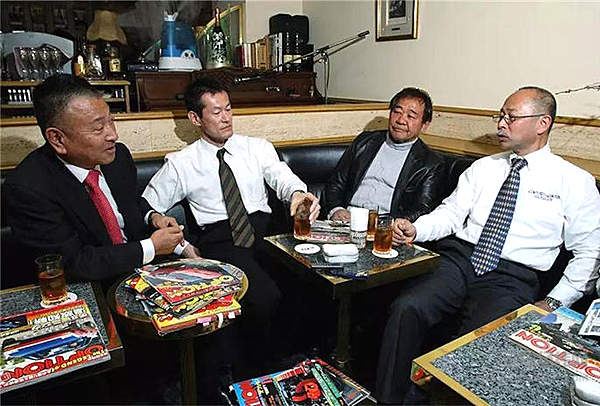 极速超过300km/h的公路大战